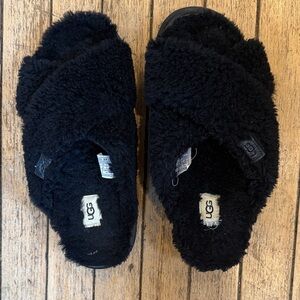 UGG Black Fluffy Crossband Slippers
